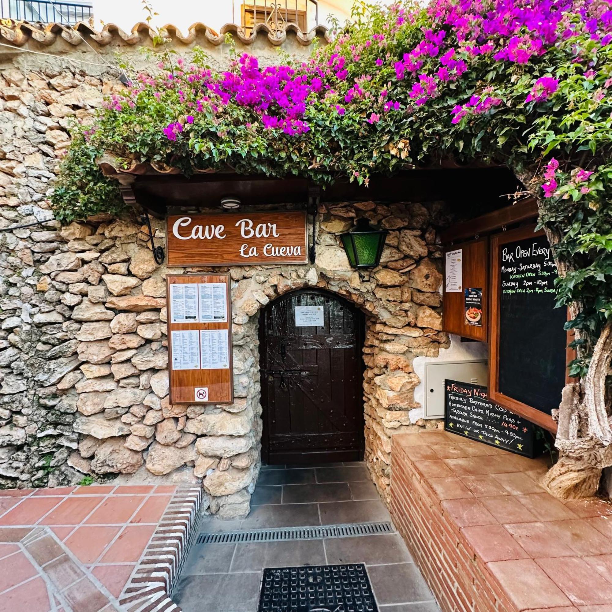 Right By The Pool Area In Capistrano Village! Nerja Exterior foto